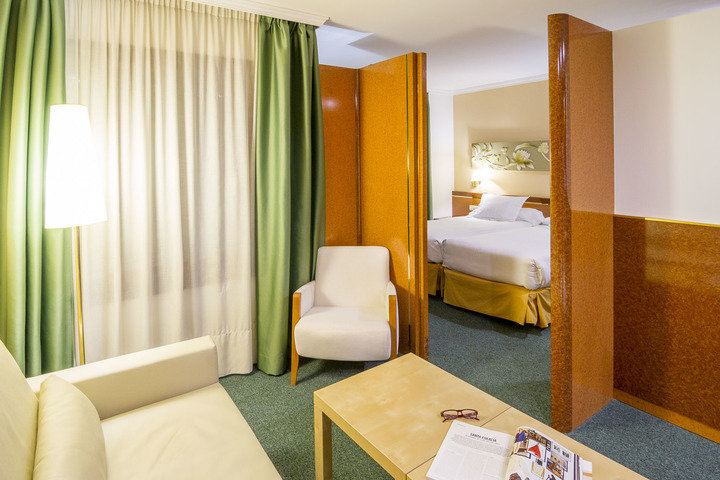 Двухместный люкс на трех взрослых человек Acacia Premium Suite Barcelona