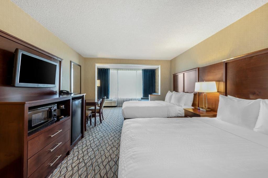 Четырёхместный люкс c 1 комнатой Clarion Hotel Anaheim Resort