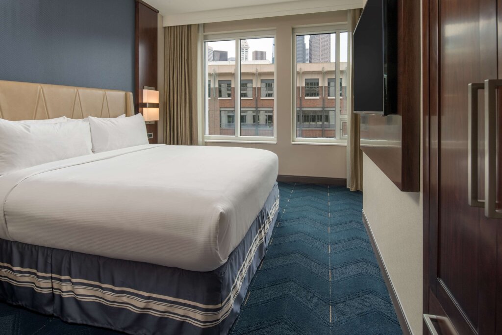 2 Bedrooms Suite with city view Embassy Suites By Hilton Seattle Downtown Pioneer Square