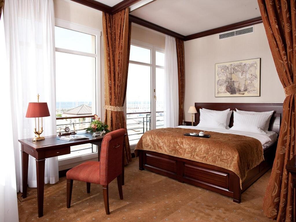 Captain's Double Suite with sea view Yachthafenresidenz Hohe Duene