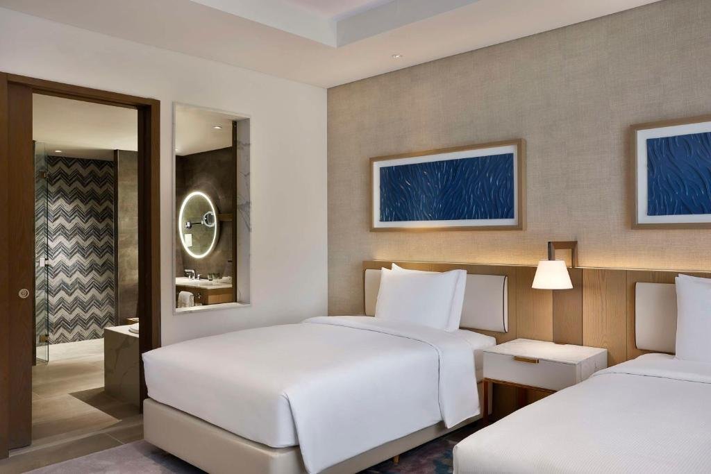 Четырёхместный люкс c 1 комнатой Hilton Abu Dhabi Yas Island
