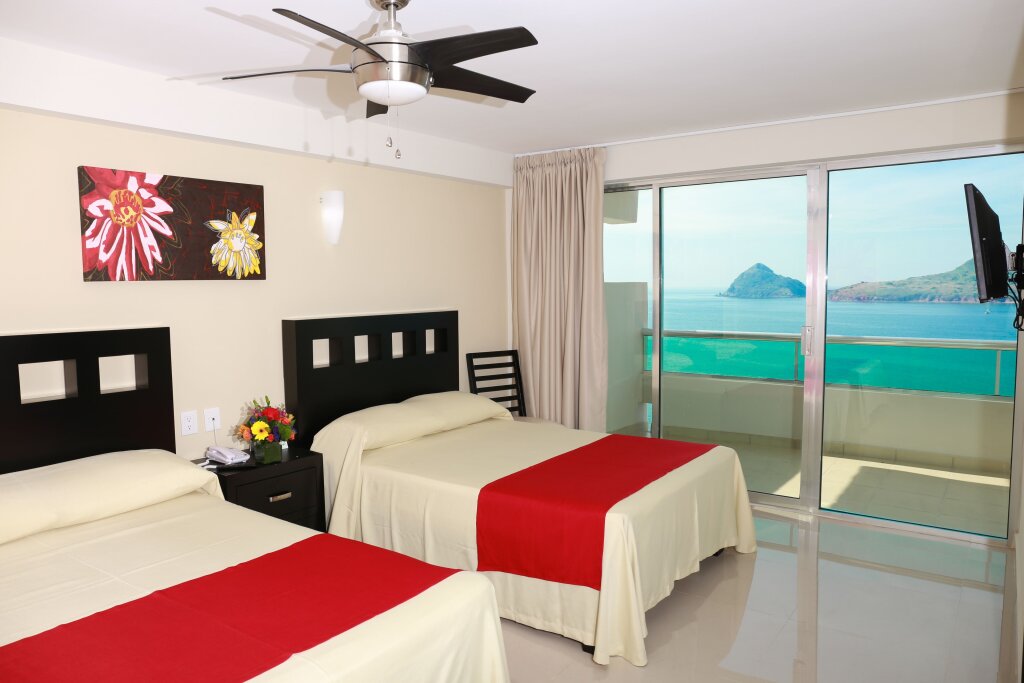 Четырёхместный номер Standard Las Flores Beach Resort
