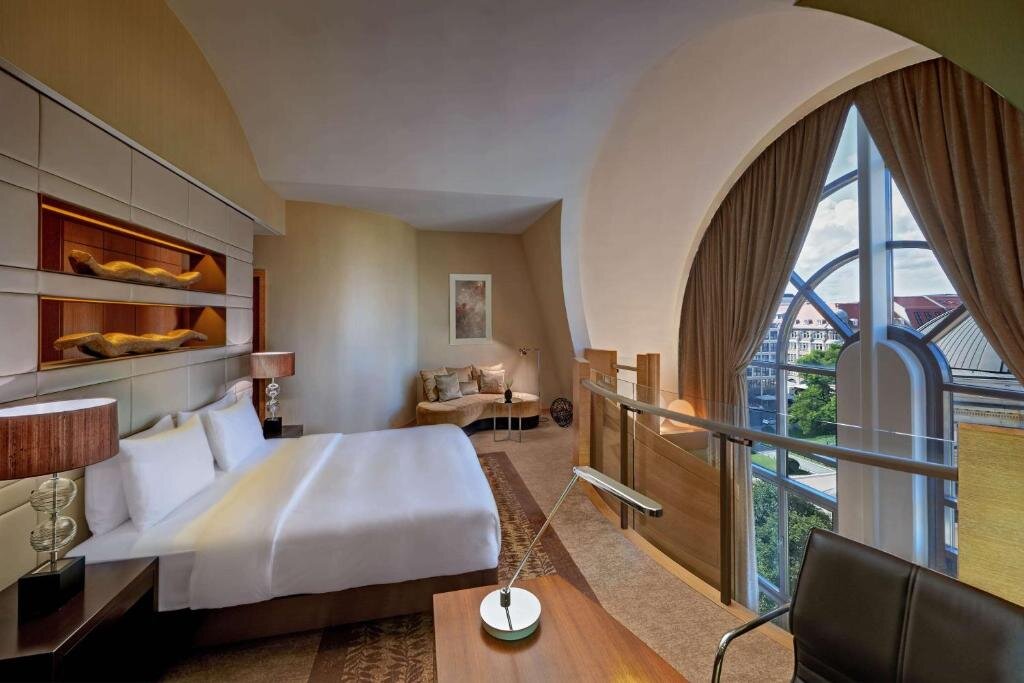 Двухместный люкс Lounge Access c 1 комнатой с панорамным видом Hilton Berlin