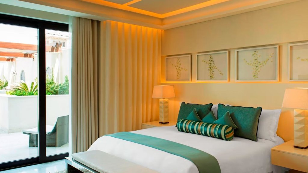 Люкс Contemporary с 2 комнатами с видом на сад The St. Regis Saadiyat Island Resort, Abu Dhabi
