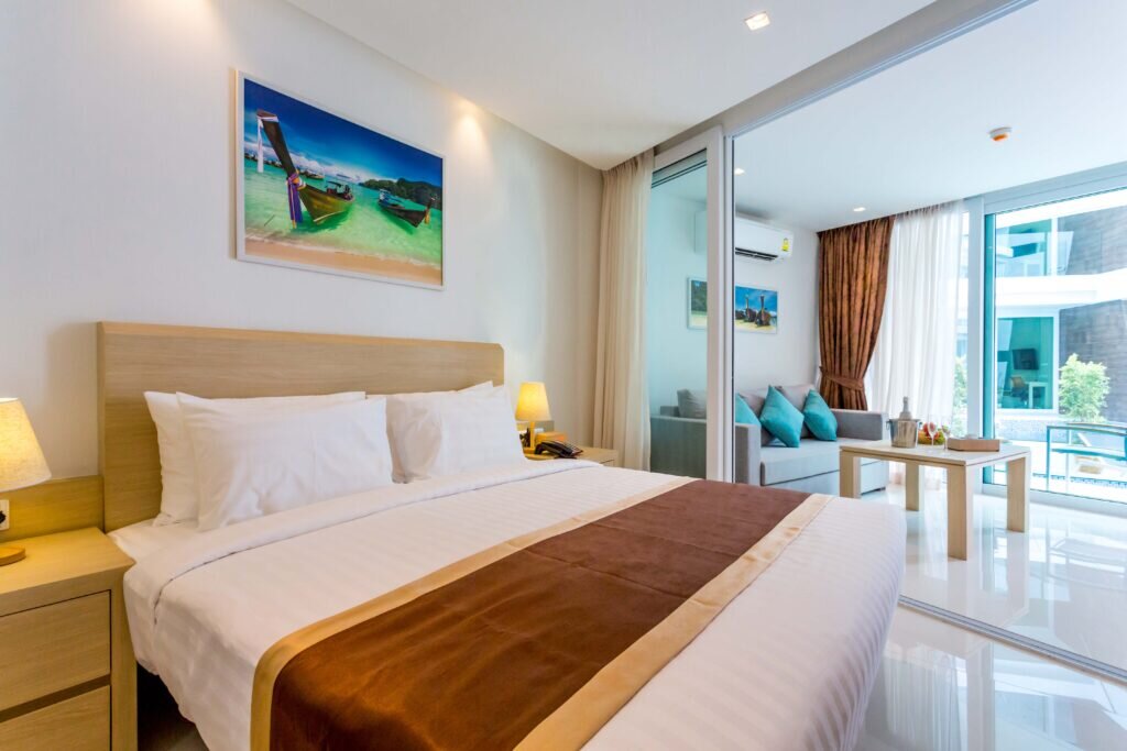 Двухместный люкс c 1 комнатой с частичным видом на море The Beachfront Hotel Phuket