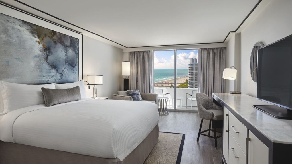 Двухместный номер с балконом и с видом на океан Loews Miami Beach Hotel