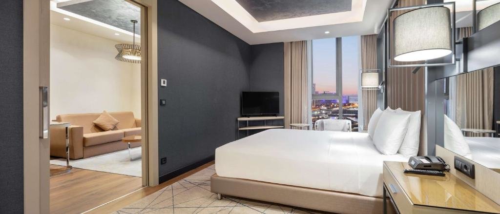 Двухместный люкс c 1 комнатой с видом на море Hilton Istanbul Bakirkoy