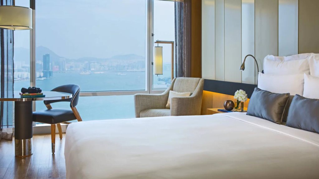 Standard Double room with harbour view Renaissance Hong Kong Harbour View Hotel