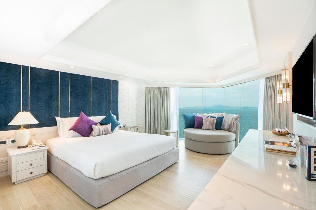 Modern Theme Suite Royal Cliff Beach Hotel Pattaya