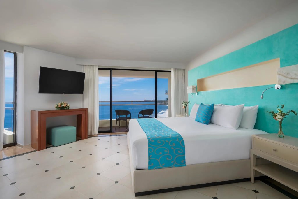Двухместный Sun Club люкс Presidential oceanfront Sunscape Dorado Pacifico Ixtapa Resort & Spa