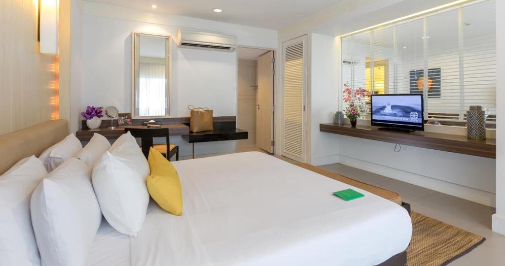 Двухместный люкс Sawaddi Patong Resort & Spa by Tolani - SHA Extra Plus