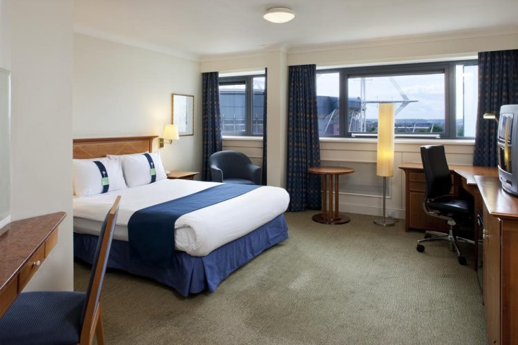Executive room Holiday Inn Cardiff City, an IHG Hotel