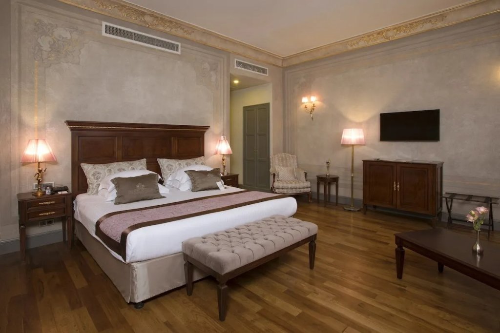 Bedia Muvahhit Quadruple Suite Palazzo Donizetti Hotel - Special Class