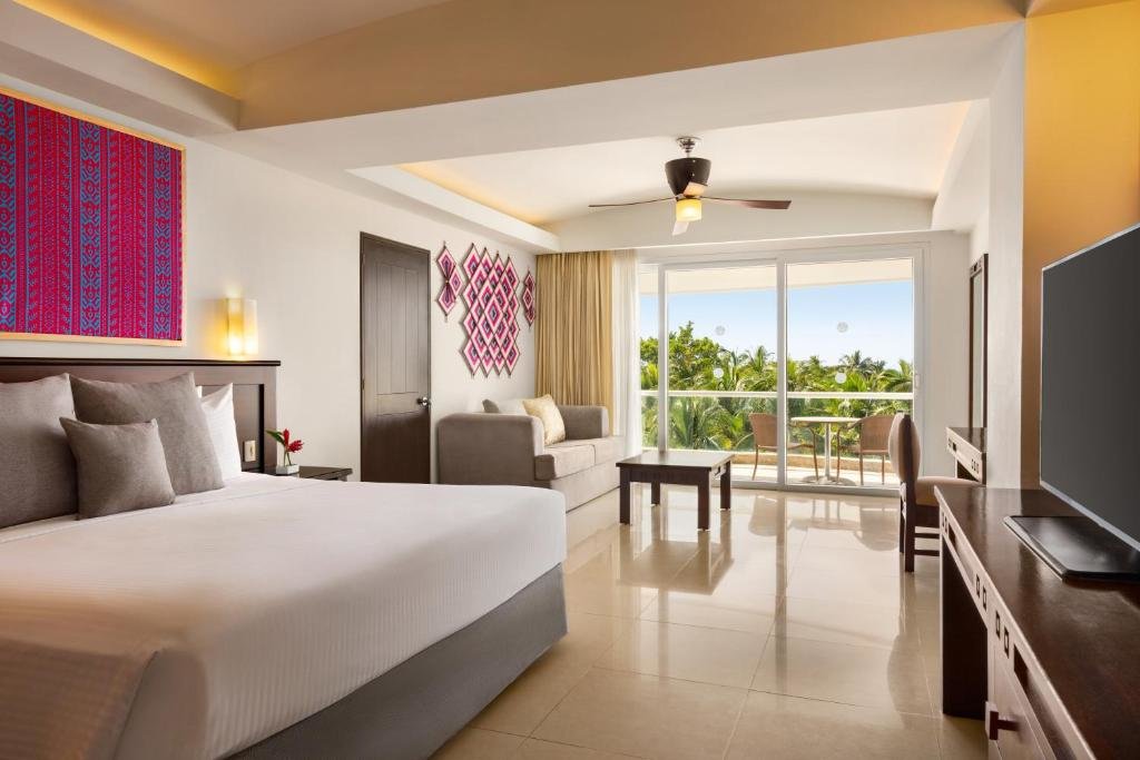 Quadruple Junior Suite with Tropical view Wyndham Alltra Vallarta, All-Inclusive Resort
