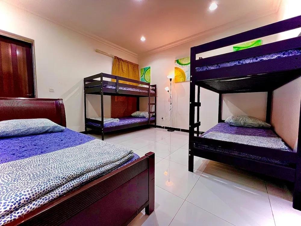 Кровать в общем номере Home Stay Hostel