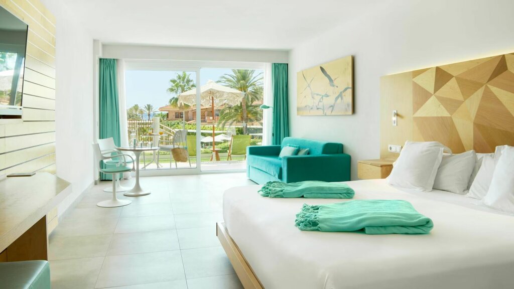 Двухместный полулюкс Premium Terrace с видом на бассейн Iberostar Selection Playa de Palma