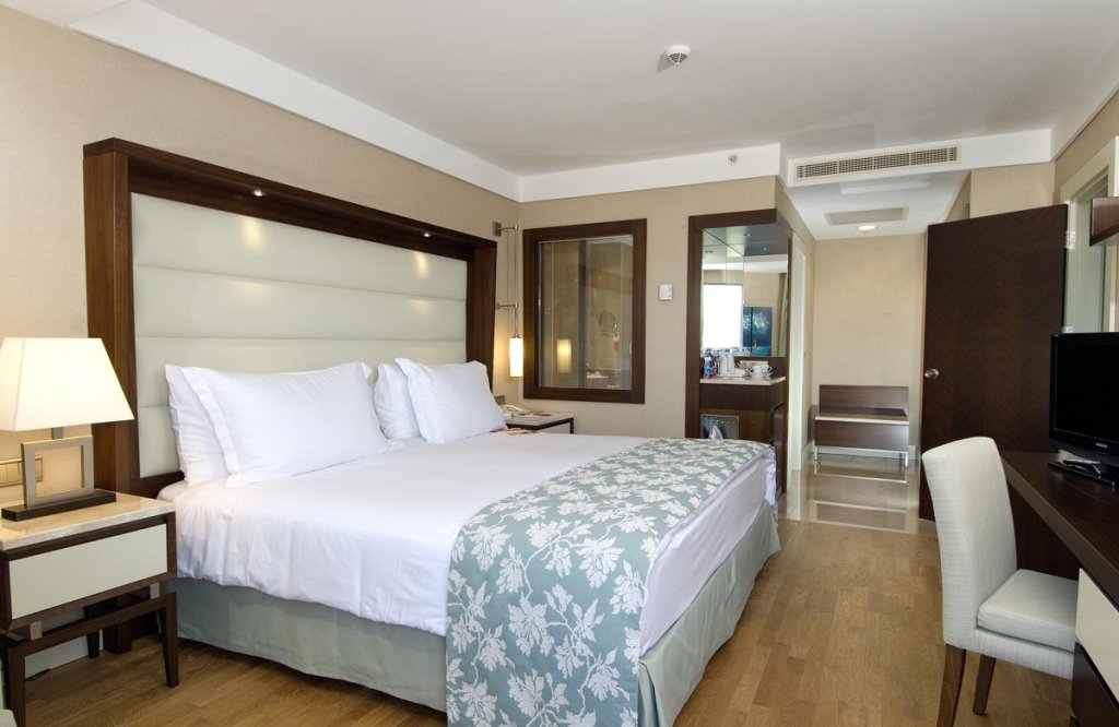 Deluxe Double room with balcony and with city view Ramada Plaza Antalya