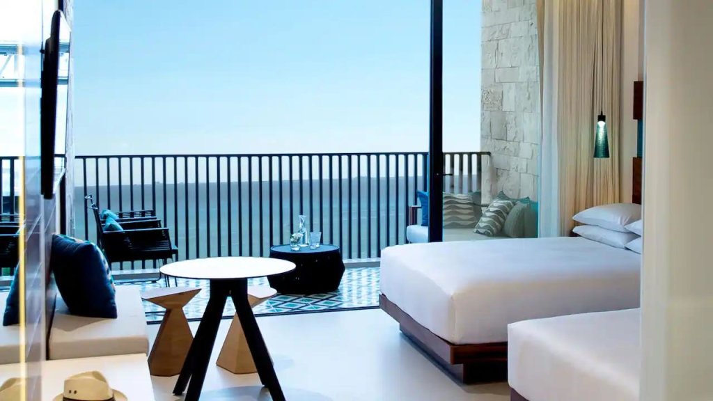 Четырёхместный номер с частичным видом на океан Grand Hyatt Playa del Carmen Resort