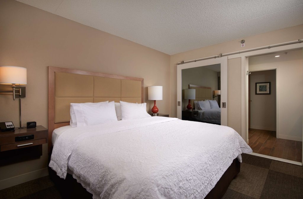 Двухместный семейный люкс с балконом Hampton Inn & Suites Phoenix/Scottsdale