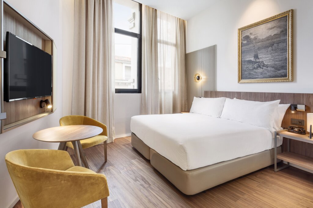 Superior Double room Hotel Madrid Atocha, Affiliated