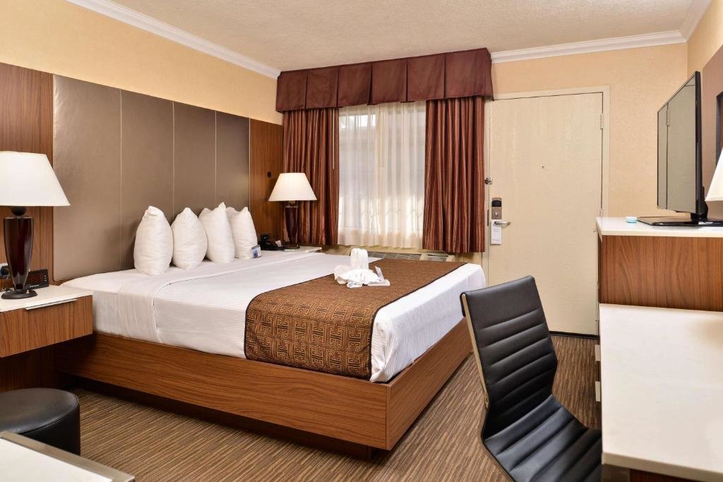 Deluxe room Best Western Hollywood Plaza Inn Hotel - Hollywood Walk of Fame LA