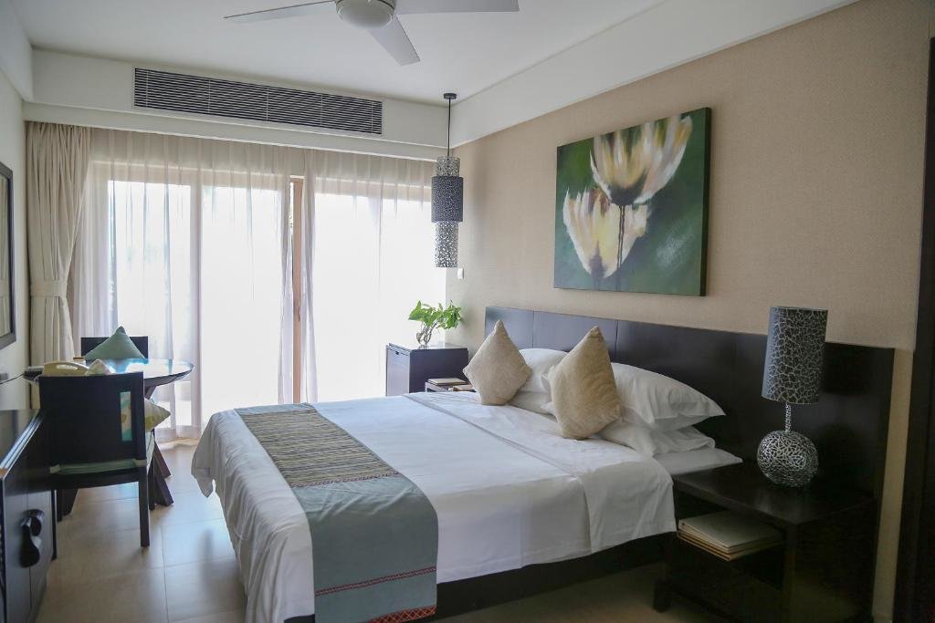 Четырёхместный люкс с 2 комнатами с видом на океан Howard Johnson Resort Sanya Bay