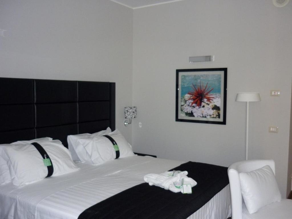 Standard Accessible Double room Holiday Inn Genoa City, an IHG Hotel