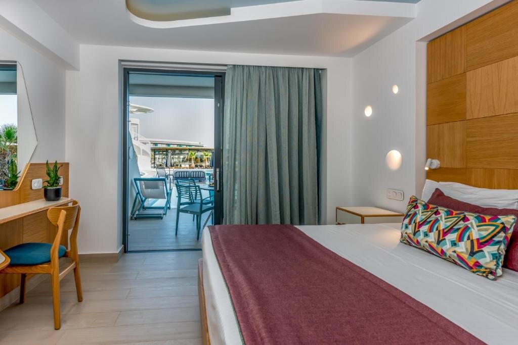 Club Individual Pool Double Suite Lyttos Mare