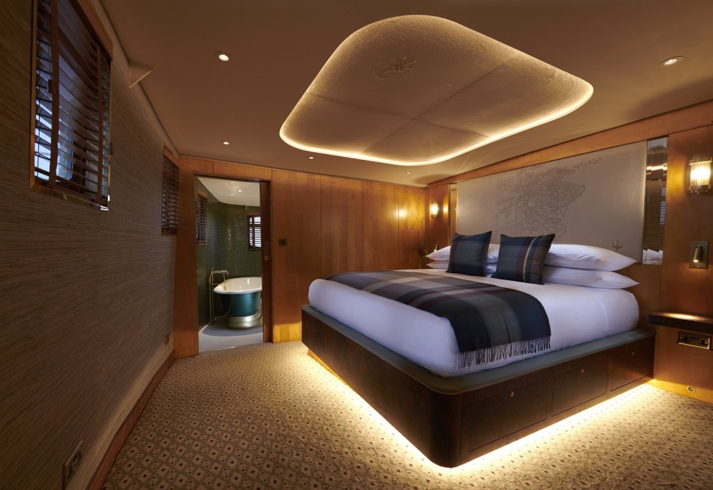 Skerryvore Double Suite Fingal - A Luxury Floating Hotel