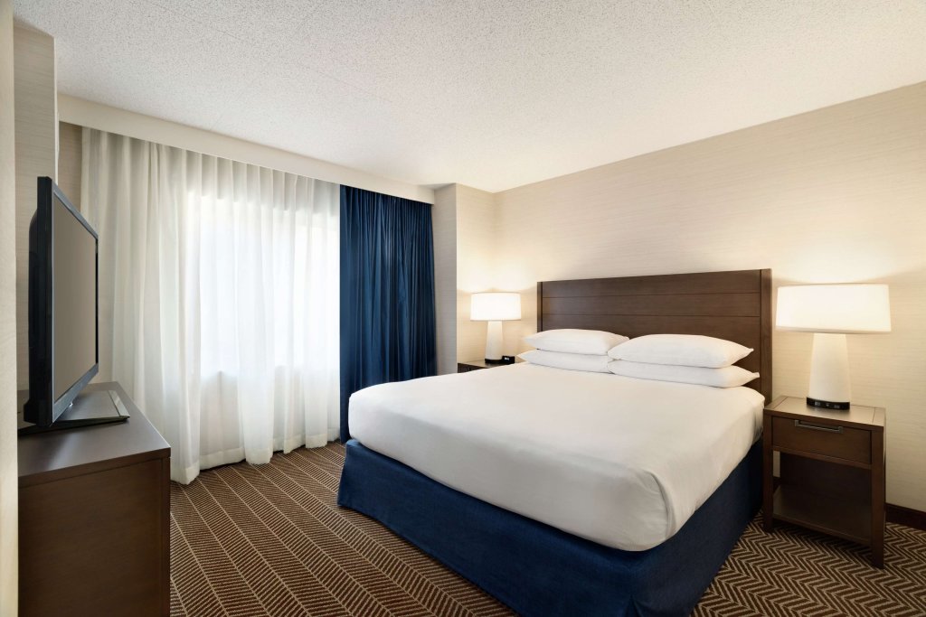 2 Room Double Suite Embassy Suites Boston at Logan Airport