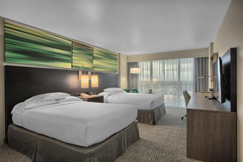 Четырёхместный люкс с 2 комнатами DoubleTree by Hilton at the Entrance to Universal Orlando