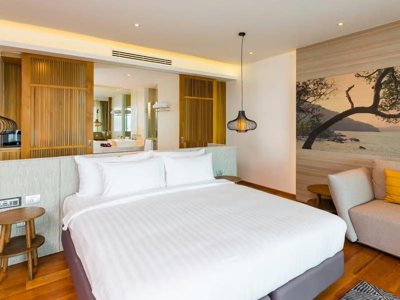 Двухместный Pool Suite с видом на океан Wyndham Grand Phuket Kalim Bay