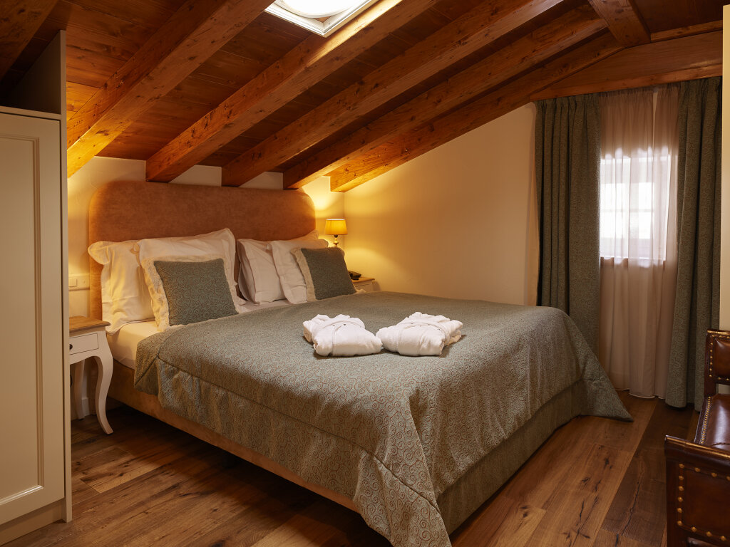 Boutique Family Suite mit Bergblick SchlossHotel Zermatt Active & CBD Spa Hotel
