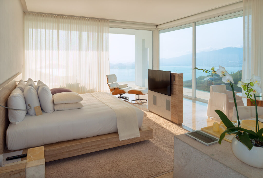 Designer Double Suite with ocean view Encanto Acapulco