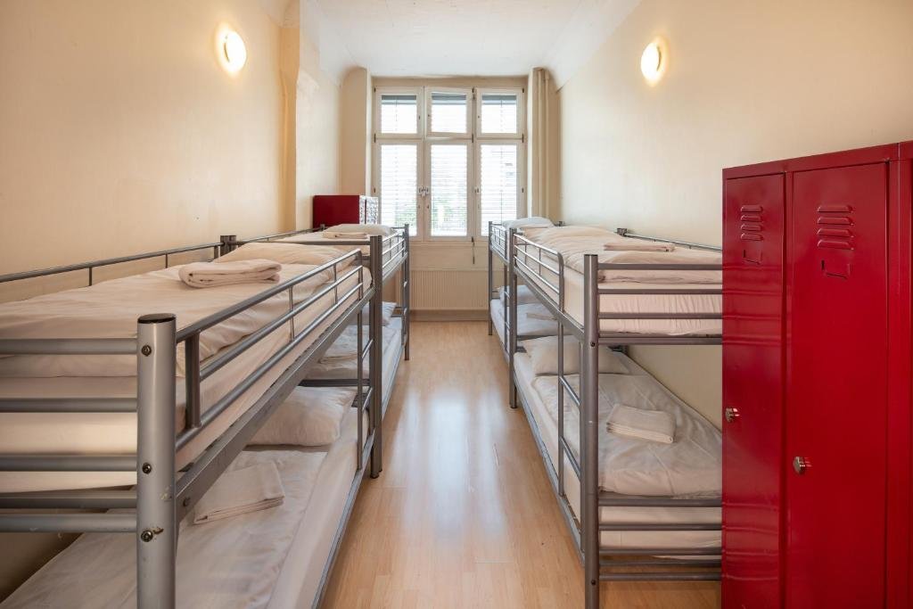 Кровать в общем номере (женский номер) All In Hostel Berlin