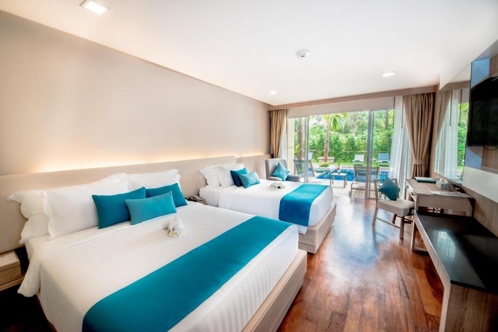 Трёхместный номер Pool Access Deluxe Phuket Graceland Resort and Spa
