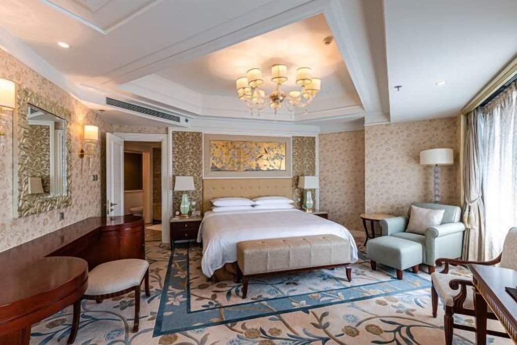 Premier Double Suite Shangri-La Wuhan