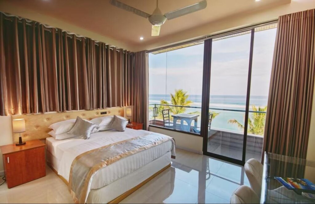 Honeymoon Double room with sea view Lonuveli