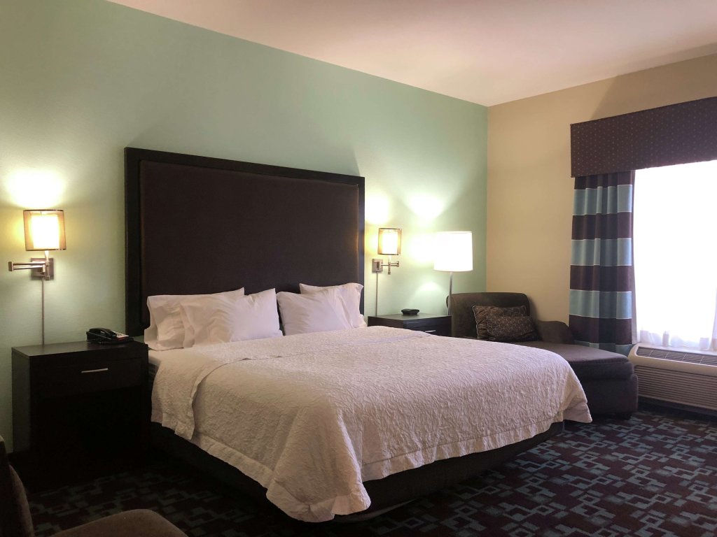 Номер Mobility/Hearing Accessible with Tub Hampton Inn & Suites Nashville at Opryland