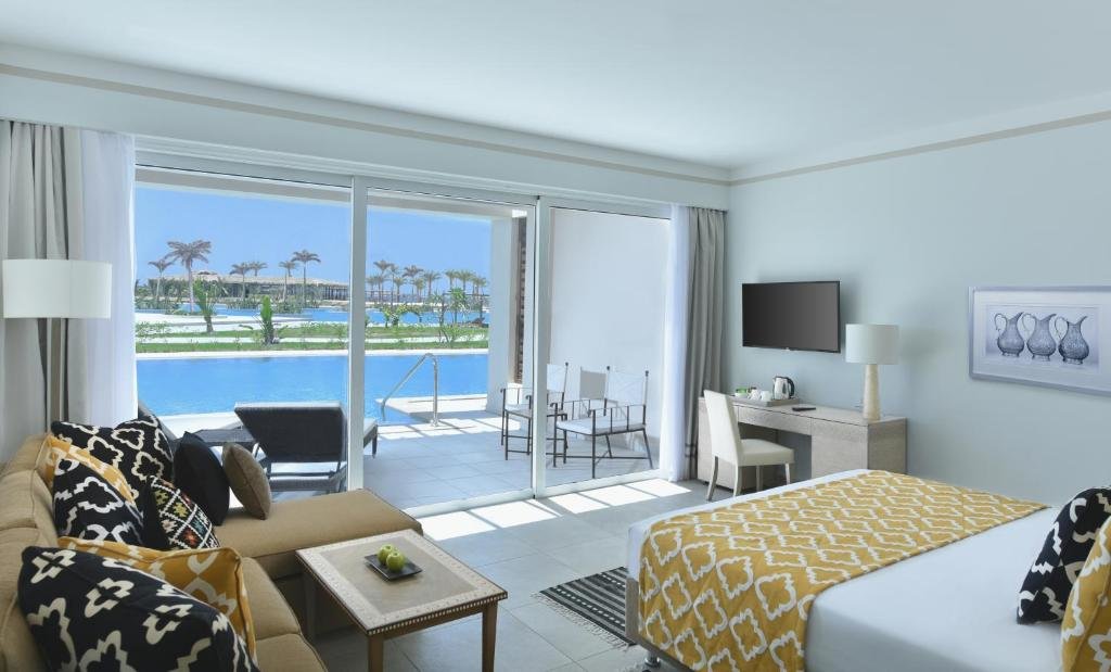 Deluxe Swim Up Double room with sea view Steigenberger Resort Alaya