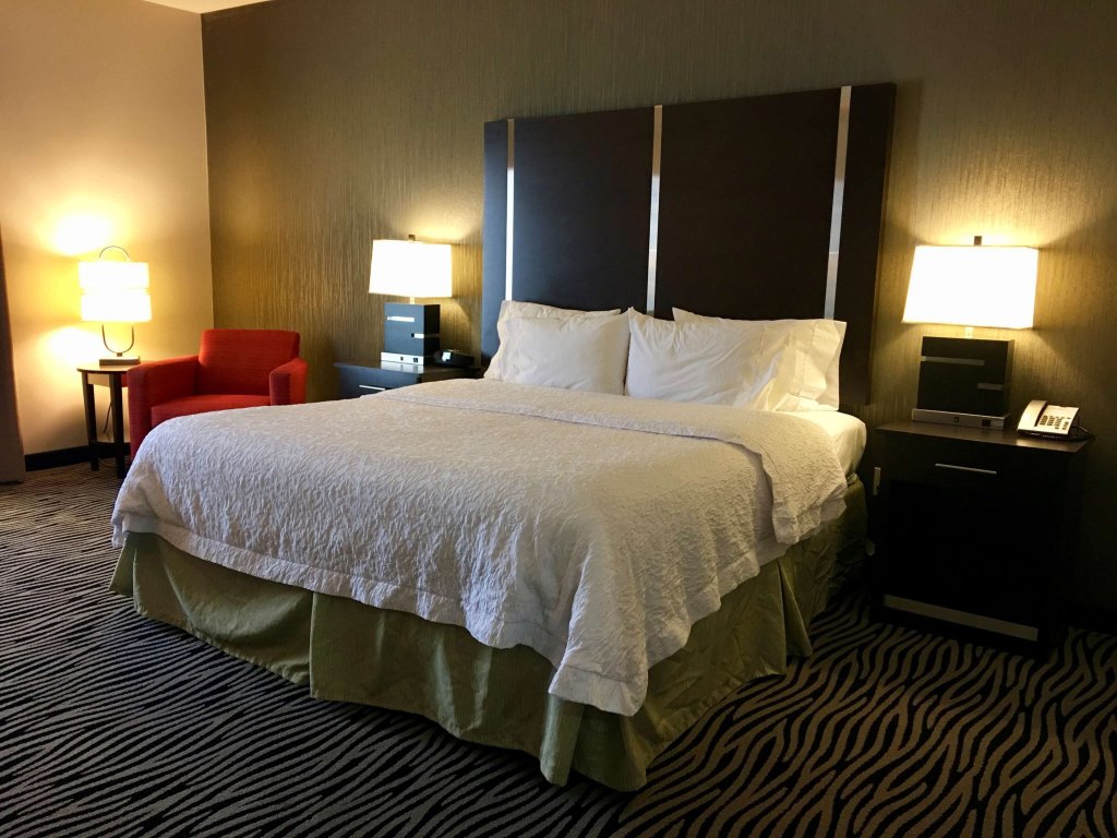 Mobility/hearing accessible room Hampton Inn and Suites Tulsa Central