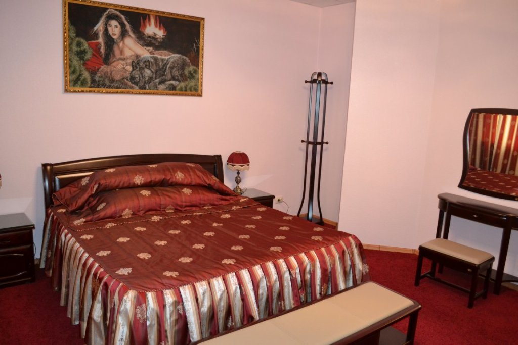 Двухместный люкс с 2 комнатами Гостиница Яхонт