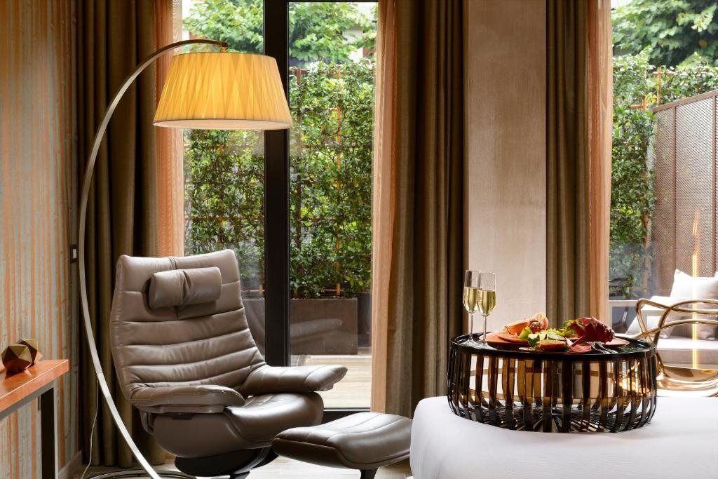 Двухместный полулюкс с собственным садом Milan Suite Hotel