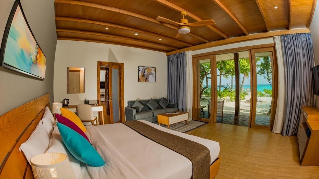 Четырёхместная вилла семейная Курортный Отель Fiyavalhu Resort Maldives