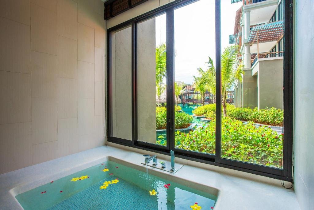 Jacuzzi adult only pool access Deluxe Suite Mai Holiday by Mai Khaolak