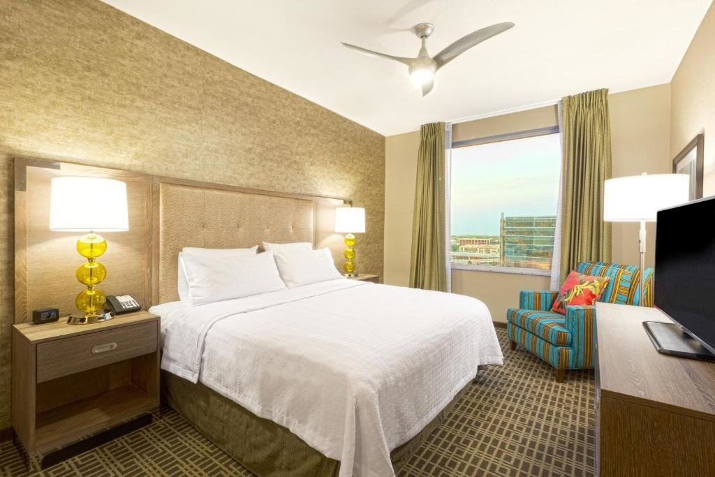 Двухместный люкс Corner c 1 комнатой с видом на парк Homewood Suites by Hilton Houston Downtown