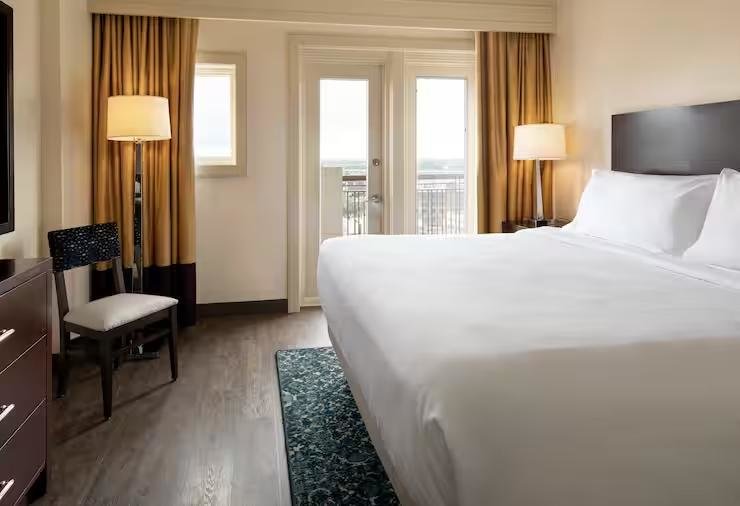 Двухместный люкс с 2 комнатами Embassy Suites by Hilton New Orleans Convention Center