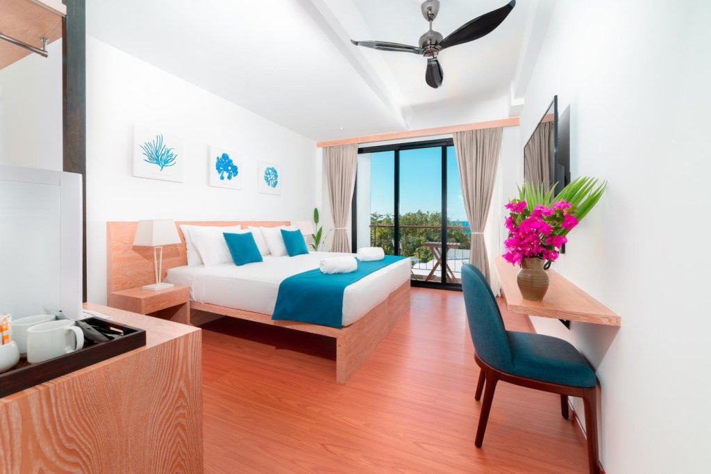 Deluxe Double room with balcony and with sea view Ranthari Hotel and Spa Ukulhas Maldives