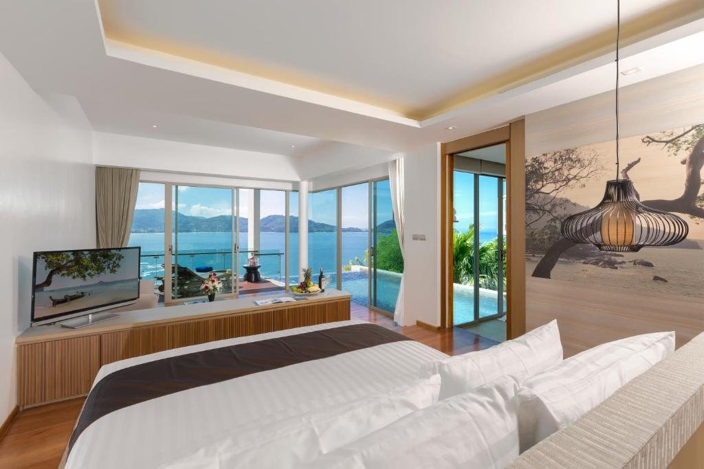 Двухместная Pool Villa Top Floor с балконом и с видом на океан Wyndham Grand Phuket Kalim Bay