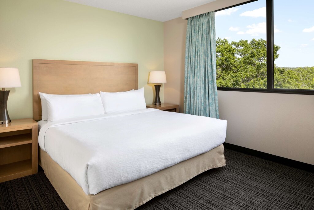 Corner полулюкс с 2 комнатами Embassy Suites by Hilton Tampa Airport Westshore